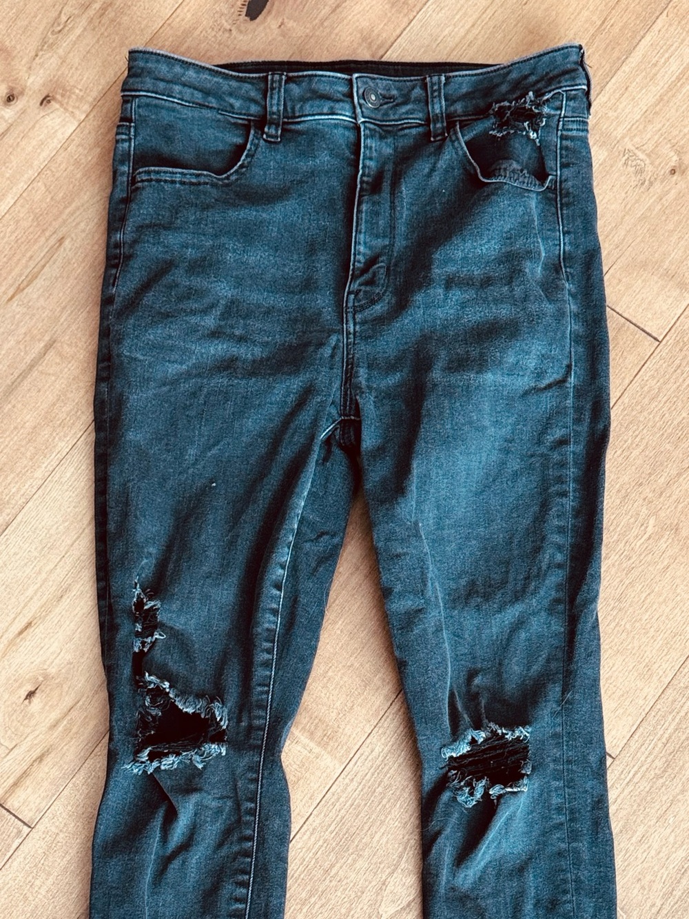 American Eagle Outfitters Black Distressed Skinny Jeans